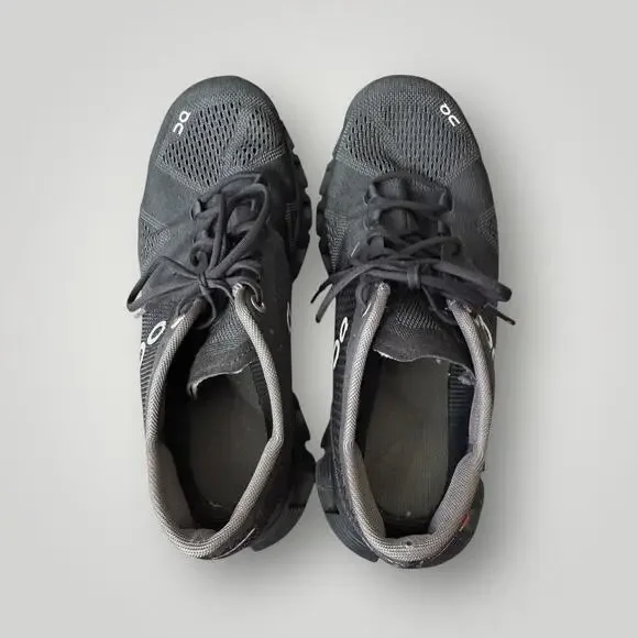 ON Running Cloud Women’s Shoes – Size W7.5 – Black – Pre-Owned - Picture 3 of 11